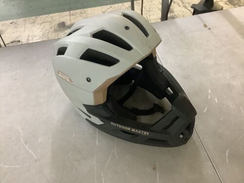 Outdoor Master Mountain Bike Helmet - Lot 733JF