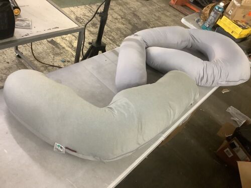 Lot of (2) Pregnancy Pillows - Lot 735JF
