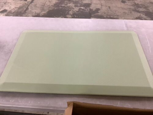KANGAROO Thick Ergonomic Anti Fatigue Mat, 20" x 32" - Lot 668