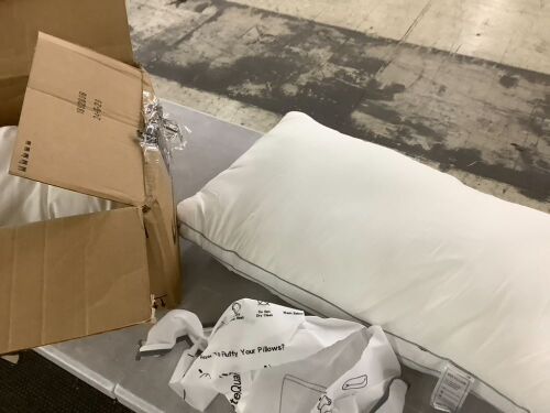 Set of 2 King Size Bed Pillows - Lot 774