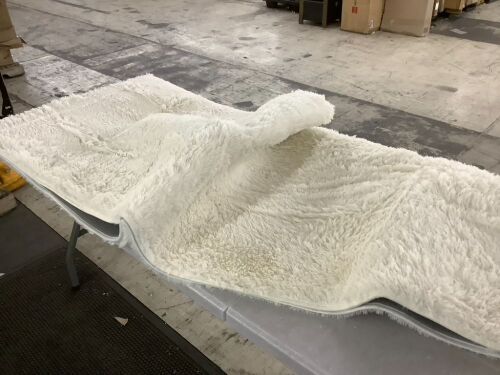 Ophanie Fluffy Area Rug, 5 x 7 - Lot 573