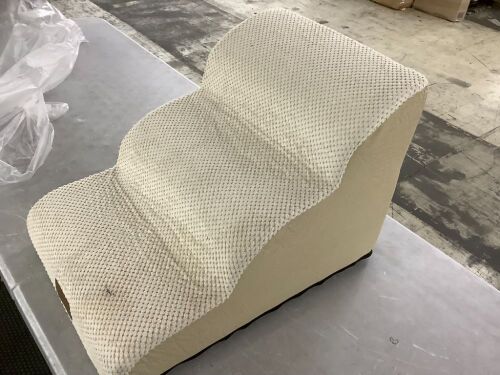 Pet Stairs - Lot 781