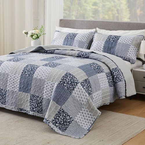 Patchwork Quilted Bedspread Coverlet, King - Lot 782