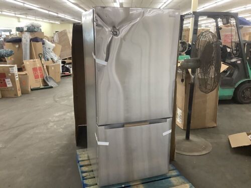 Vissani 18.7 cu. ft. Bottom Freezer Refrigerator in Stainless Steel - Lot 50JF