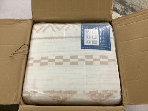 9' x 12' Area Rug - Lot 144