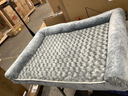 Large Pet Bed - Lot 2521