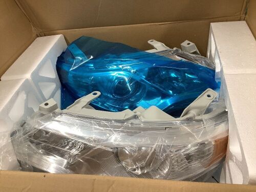 Vizotae Headlights Assembly for 2010-2011 Toyota Camry SE LE XLE Base Sedan Halogen Headlight Replacement - Lot 2673