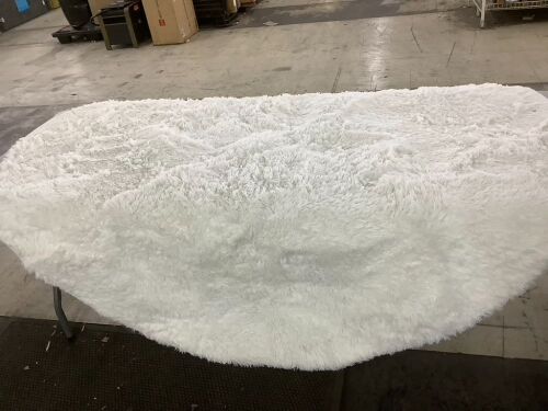 6' Round Fluffy Area Rug - Lot 670