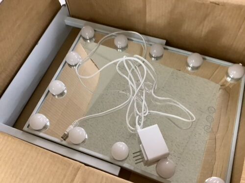 Hollywood Vanity Mirror with Lights - Lot 792