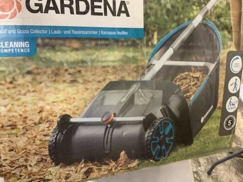 GARDENA 20 in. Manual Push Lawn and Leaf Collecting Tool - Missing Handle Poles - Lot 793JF