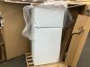 Vissani 14.2 cu. ft. Top Freezer Refrigerator in White, Garage Ready - Dented - Thumbnail 2