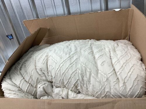 Oversized King Comforter - Lot 2783