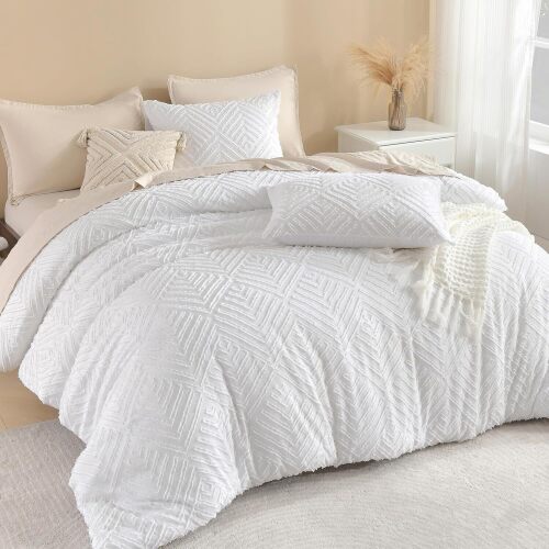 Litanika White Queen Comforter Set, 3 Pieces Tufted Boho Farmhouse Bedding Comforter Sets, Lightweight Fluffy Comforter Bed Set for All Season (90x90In Comforter and 2 Pillowcases) - Lot 2925