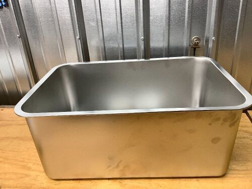 Stainless Steel Metal Litter Box - Lot 2939