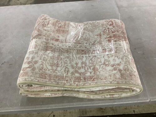 Area Rug, 5' x 7' - Lot 321