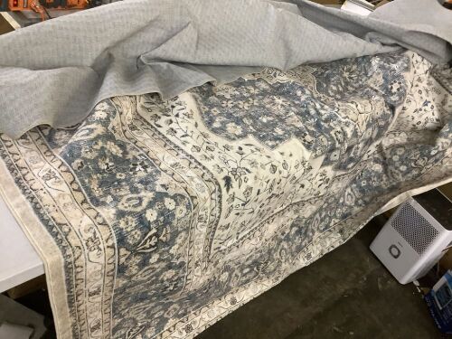 Area Rug Approx 8' x 11' - Lot 436JF