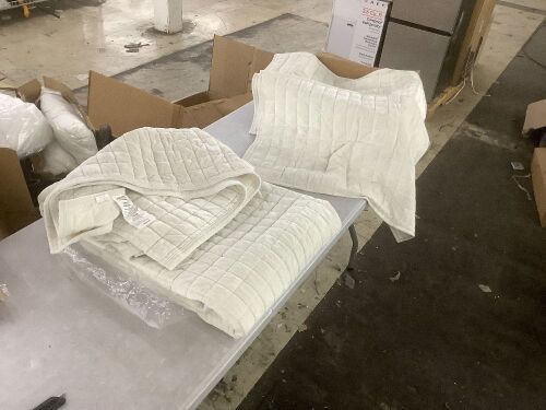 King Size Comforter Set - Lot 517