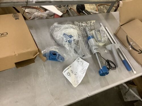 KOKIDO 5 in 1 Rechargeable Handheld Pool Vacuum Set - Damaged Pole - Lot 582