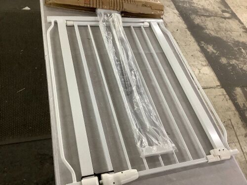 White Baby Gate - Lot 698