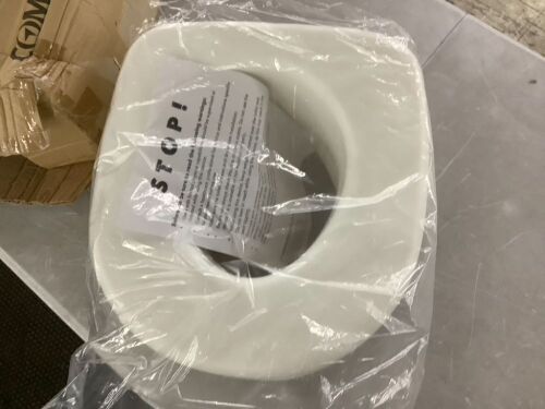Carex Raised Toilet Seat - Lot 770