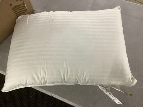 Beckham Hotel Collection Down Alternative Pillows, 2 pack - Lot 790