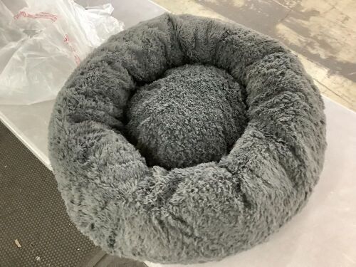Donut Pet Bed - Lot 669