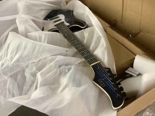 Beginner Electric Guitar Kit w/ Case, 10W Amp, Tremolo Bar - 39in - Lot 399