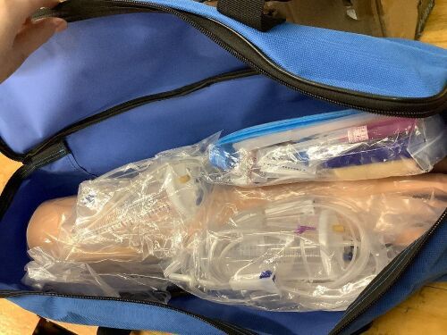 SimCoach Phlebotomy Practice Kit for Injection Training, IV Pracctice Kit with Phlebotomy Arm, Venipuncture and Blood Draw Practice Kit for Medical Students, Nursing School Essentials - Lot 3616