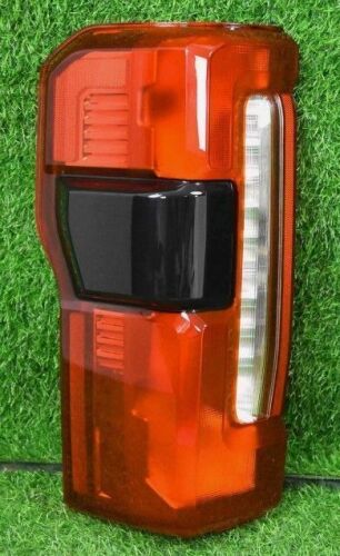 Left Halogen Tail Light W/ Blind Spot For Ford F-250 F350 Super Duty 2023-2024 - Lot 3854