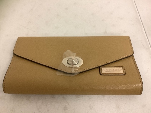 Aretha Clutch Purse, Appears New, Sold as is - Lot 186