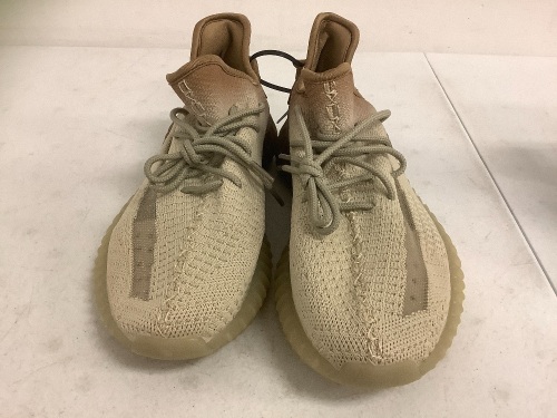 Mens Tennis Shoes, 8.5/9, Appears New, Sold as is - Lot 472