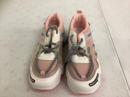 Tennis Shoes, 7 or 7.5 Not Sure if Men or Womens, Appears New - Lot 526