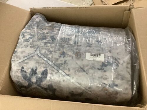 LOOMY 8 x 10 Area Rug - Lot 274