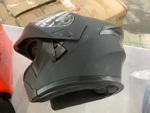 Modular Motorcycle Helmet with Bluetooth - Missing Wireless Earphone - Lot 488