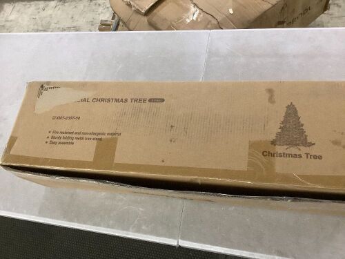 WBHome 5FT Pre-lit Artificial Christmas Tree - Lot 747
