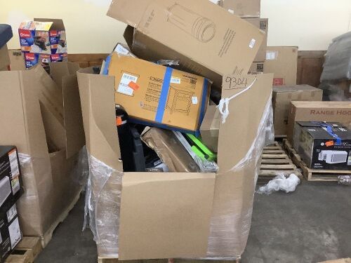 HD Salvage Pallet. Items Will Be Damaged and Incomplete. - Lot 936JF