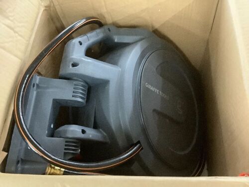 Giraffe Tools AW30 Garden Hose Reel Retractable 1/2" x 100 ft Wall Mounted - Lot 355