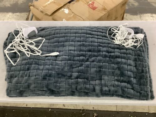 Brookstone Heated Blanket - Lot 463