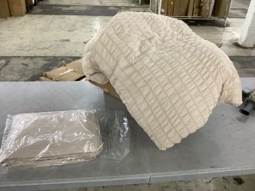 Comforter Set, Unknown Size - Lot 551