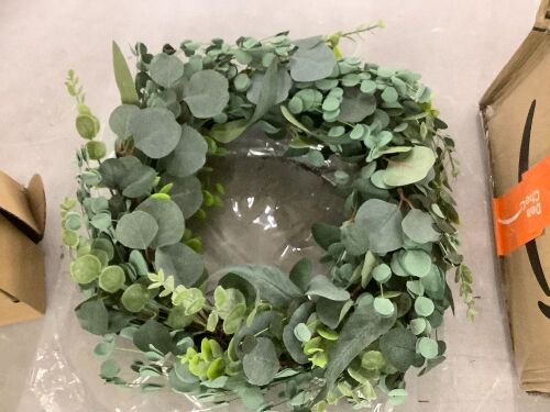 22" Eucalyptus Wreath - Lot 557