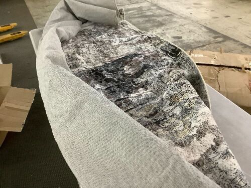 Area Rug, 8 x 10 - Lot 654