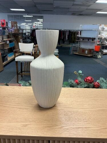 Oka, Vase - Lot 411