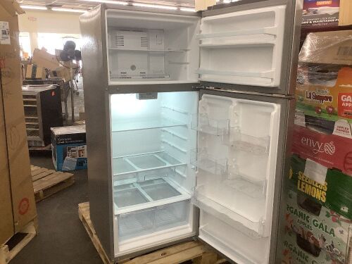 Whirlpool Refrigerator - Needs Cleaned - Lot 11