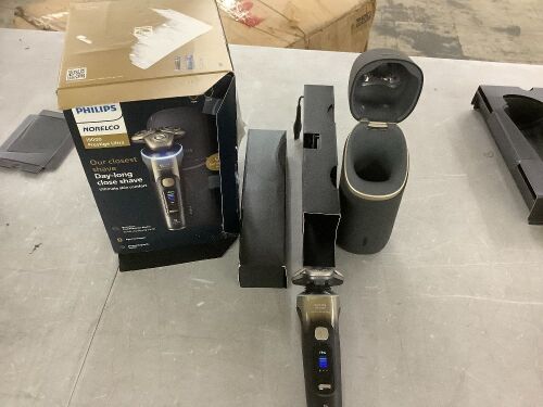 Philips Norelco i9000 Prestige UltraWet&Dry Electric Shaver with SenseIQ Pro - Lot 177