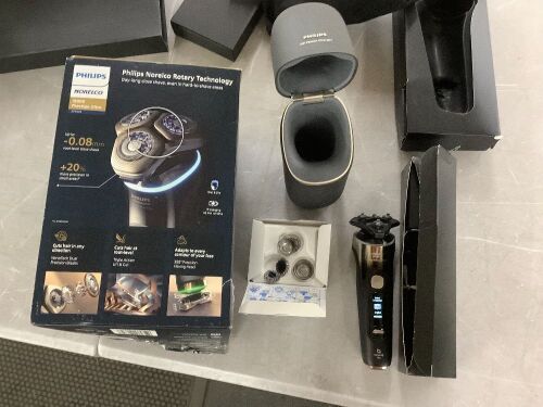 Philips Norelco i9000 Prestige UltraWet&Dry Electric Shaver with SenseIQ Pro - Lot 272