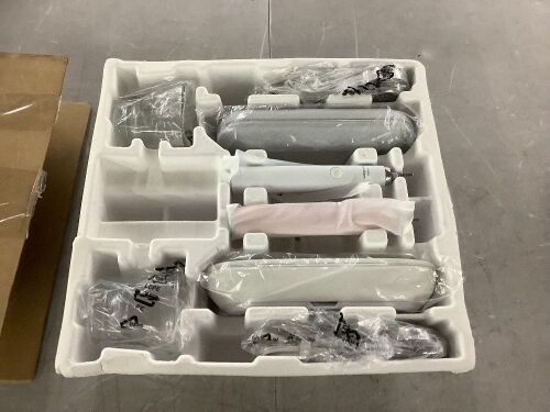 Philips Sonicare DiamondClean Smart Electric Rechargeable Toothbrush, 2 Pack - 1 Doesn't Work - Lot 588