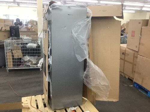 Hisense 10.2 cu. ft. Garage Ready Frost Free Convertible Upright Freezer - Dented - Lot 35
