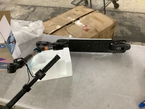 Jetson Omega Kids Electric Scooter - Lot 597