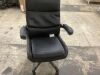 Office Chair - Missing 1 Wheel - Thumbnail 2