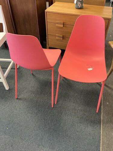 2 Pink Chairs - Lot 454